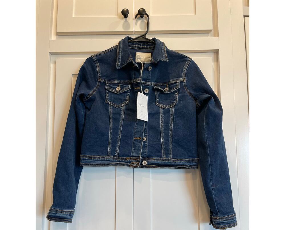 NWT KanCan Darker wash cropped denim jean jacket Med.